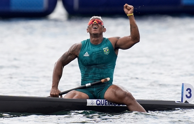 Isaquias Queiroz fatura prata em Paris e soma 5ª medalha olímpica da carreira