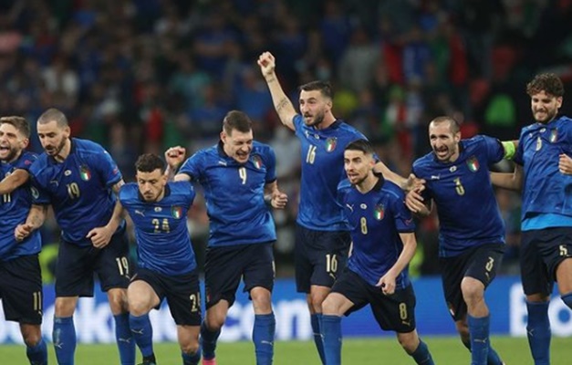 Itália vence Inglaterra nos pênaltis e é bicampeã da Eurocopa