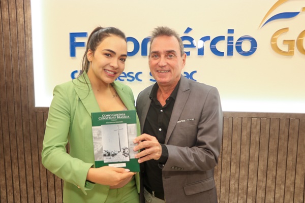 Iuri Godinho lança livro em noite de autógrafos na Fecomércio, em Goiânia