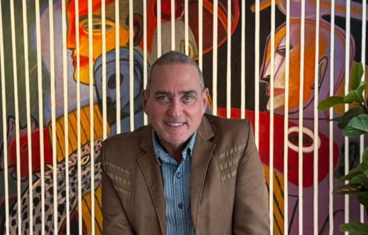 Iuri Godinho lança livro sobre a história da Rádio Araguaia FM