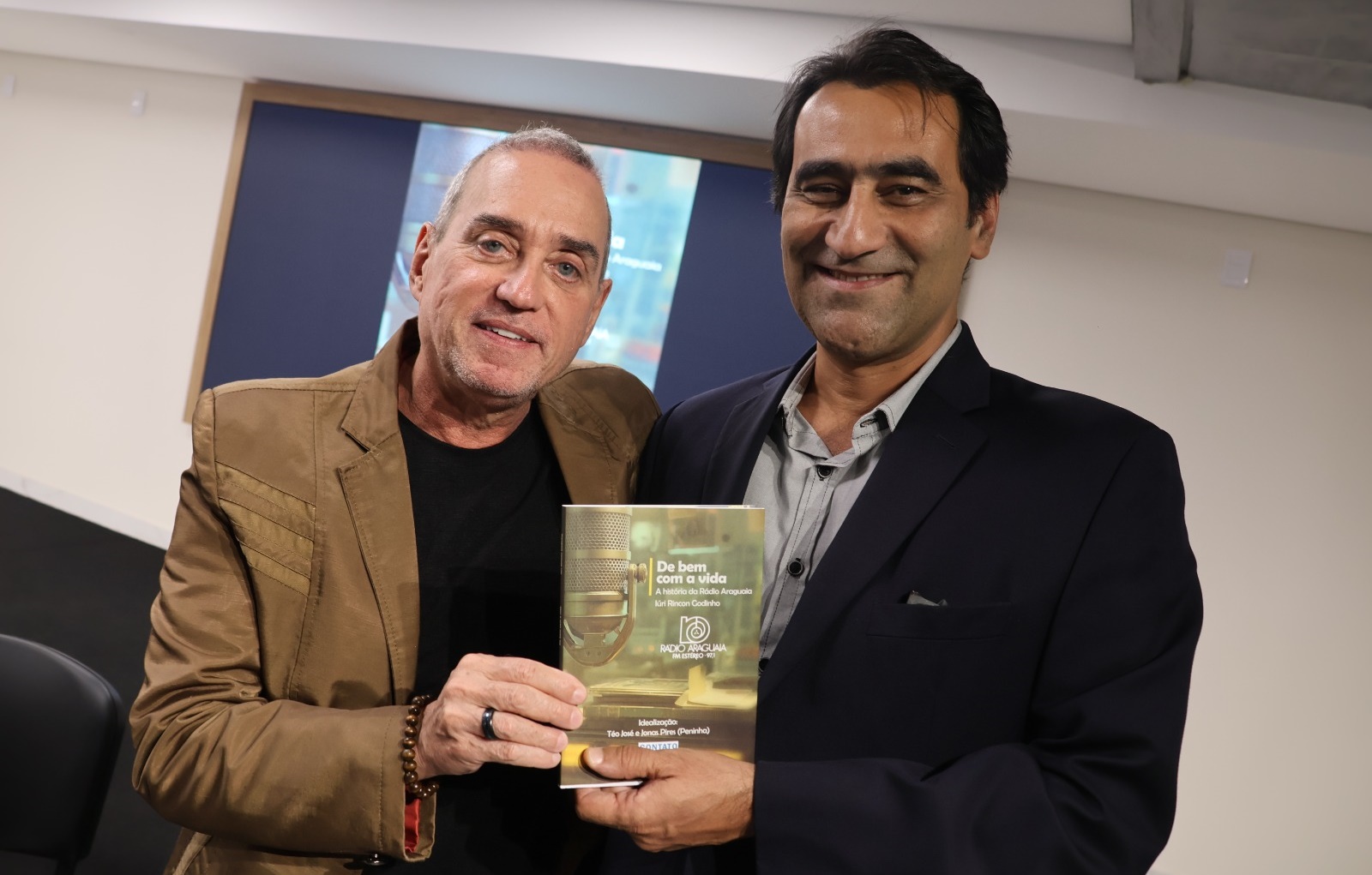Iuri Godinho lança novo livro em evento prestigiado em Goiânia; veja fotos