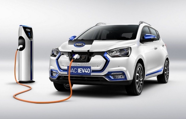 JAC lança quatro veículos elétricos no Brasil