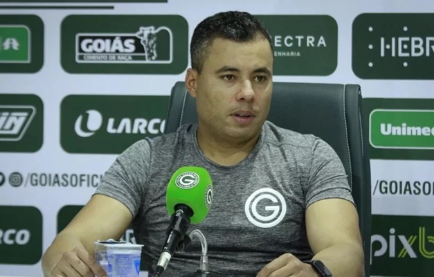 Jair Ventura deixa o comando do Goiás Esporte Clube