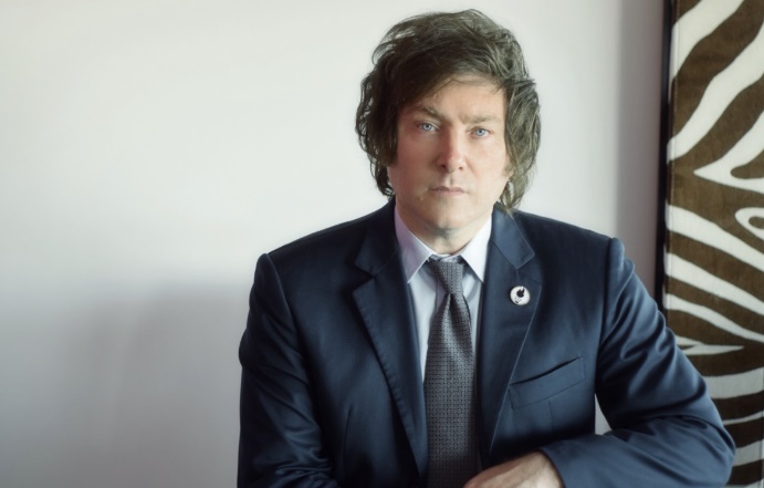 Javier Milei surpreende e tem maior votação em prévias na Argentina