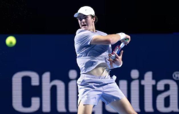 João Fonseca avança às quartas do ATP 500 da Basileia após desistência de Jakub Mensik