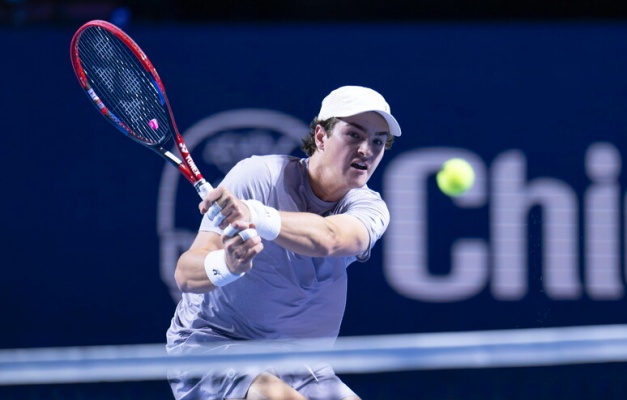 João Fonseca encara Shapovalov nas quartas após quebrar recorde do canadense no ATP da Basileia