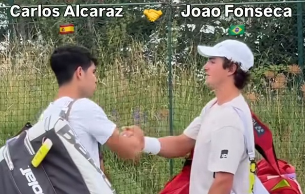 João Fonseca faz treino especial com Alcaraz antes da estreia em Wimbledon