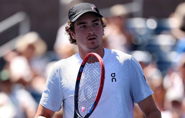 João Fonseca perde de 22º do mundo em jogo de 'trocação' e cai na 2ª rodada do US Open