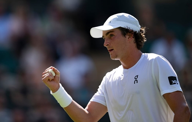 João Fonseca perde set, mas avança à 3ª rodada em Wimbledon