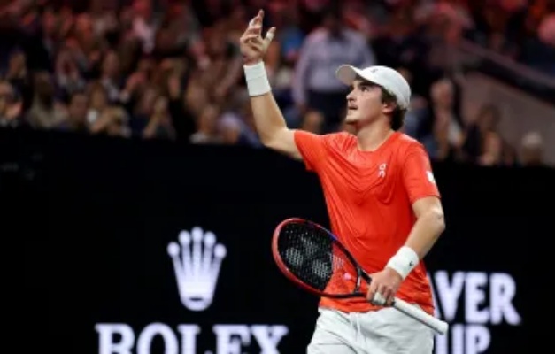 João Fonseca vence Cobolli e conquista primeiro ponto do Time Mundo na Laver Cup