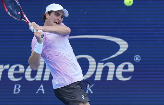 João Fonseca vence estreia contra sérvio e vai à 2ª rodada do US Open