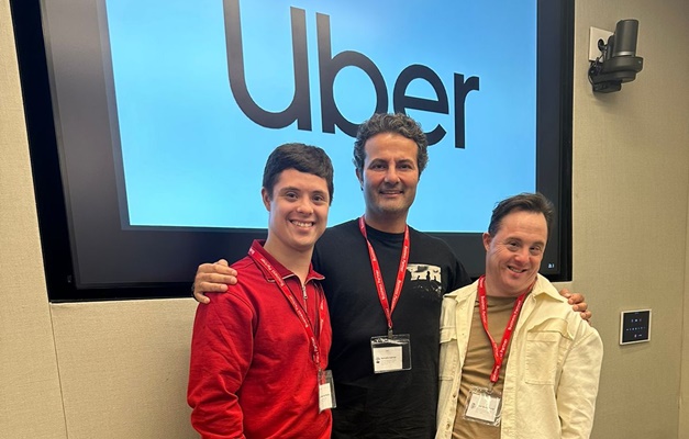 João Vitor de Paiva fala sobre inclusão e cinema em palestra na sede da Uber
