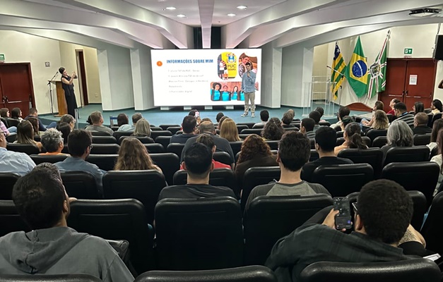 João Vitor de Paiva ministra palestra sobre capacitismo em Goiânia