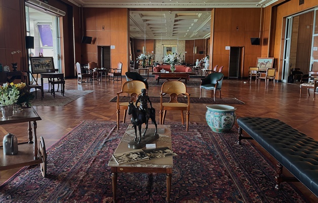 Jockey Club de São Paulo recebe exposição de mobiliário restaurado