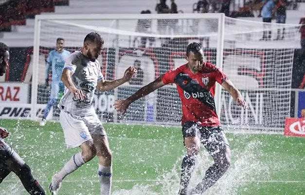 Jogo entre Atlético-GO e Crac é suspenso por causa da chuva  