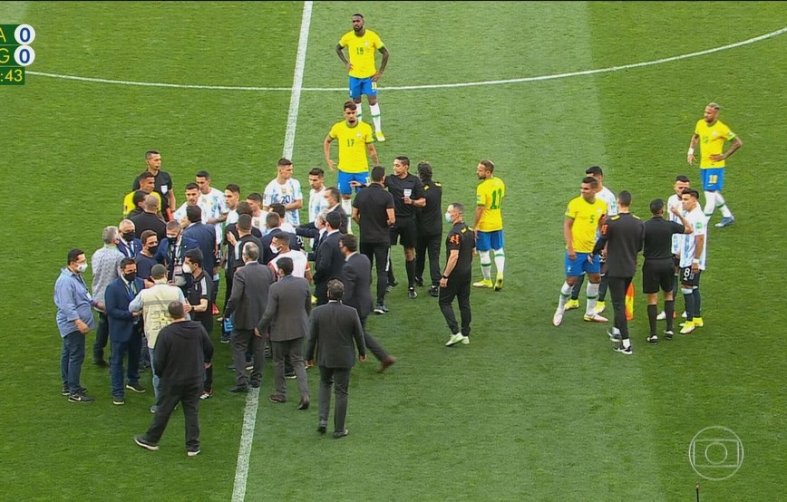 Jogo entre Brasil e Argentina é interrompido a pedido da Anvisa