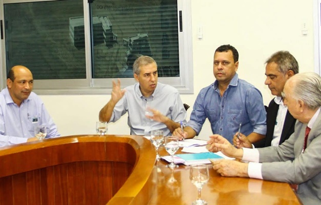 José Eliton atende demandas de prefeitos da Região Nordeste do Estado