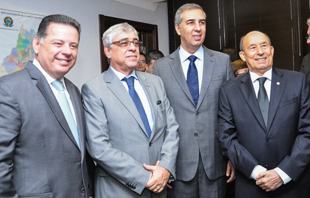 José Eliton participa da cerimônia de posse e transmissão de cargo do TRE-GO