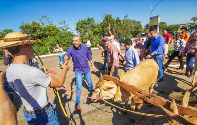 José Eliton participa do 12° Encontro de Carreiros de Araçu