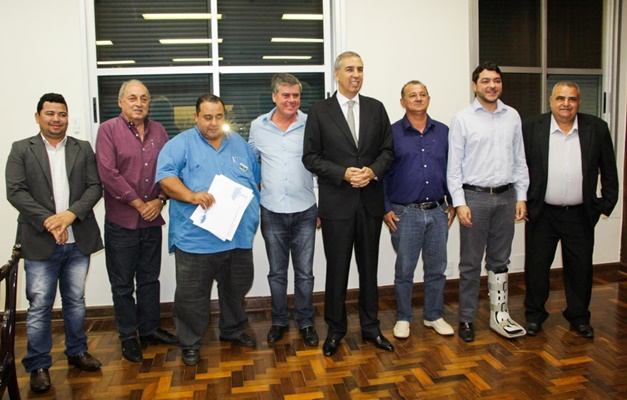 José Eliton recebe demandas de prefeitos, vereadores e lideranças