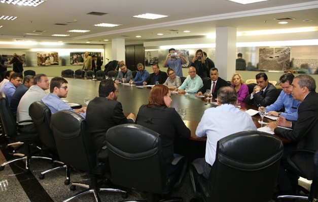 José Eliton se reúne com prefeitos da Região Sudoeste