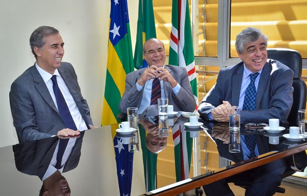 José Eliton visita Tribunal de Justiça de Goiás 