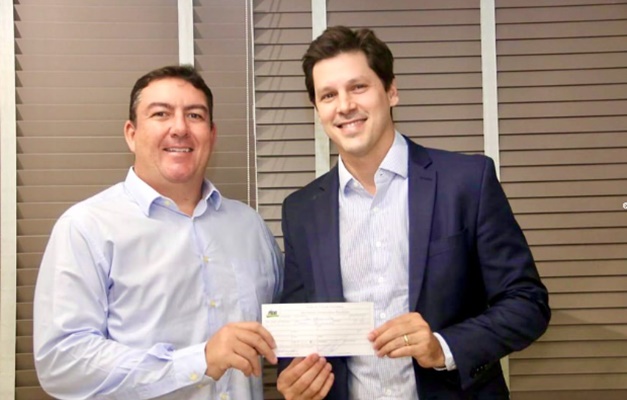 José Vitti assina ficha de filiação ao MDB