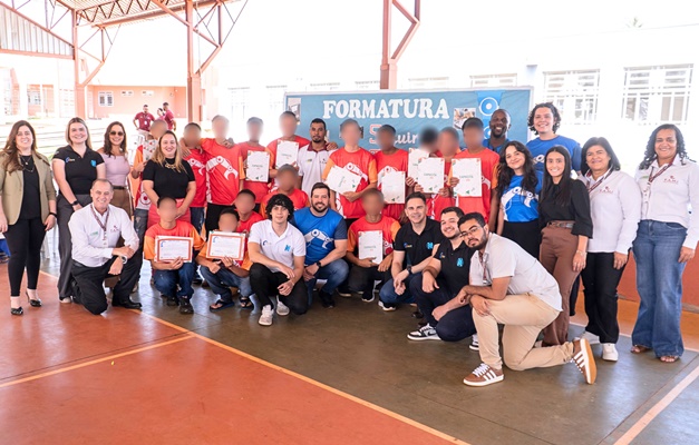 Jovens do sistema socioeducativo recebem certificados de cursos de robótica