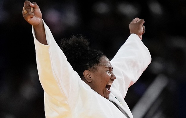 Judoca Beatriz Souza conquista o primeiro ouro brasileiro em Paris