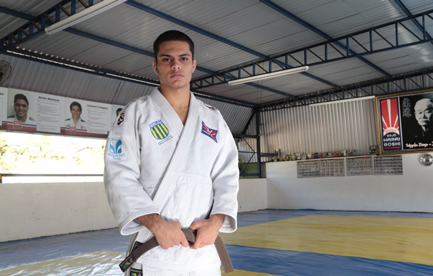 Judoca goiano representa o Brasil em Mundial na Índia