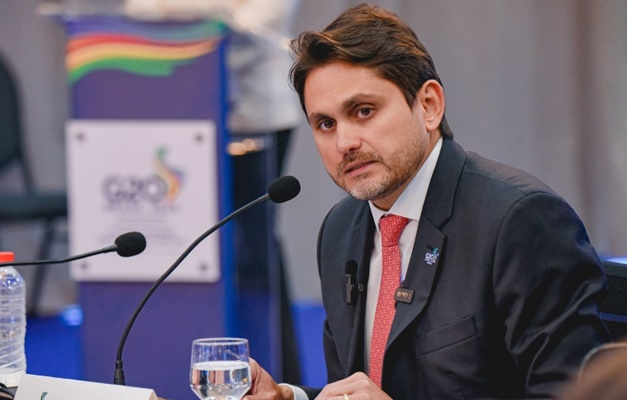 Juscelino Filho oficializa demissão do Ministério das Comunicações