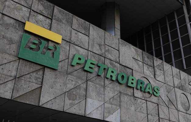 Justiça afasta presidente do Conselho de Administração da Petrobras do cargo