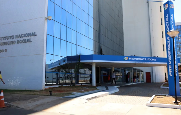 Justiça bloqueia R$ 2,8 bi de envolvidos em descontos ilegais no INSS