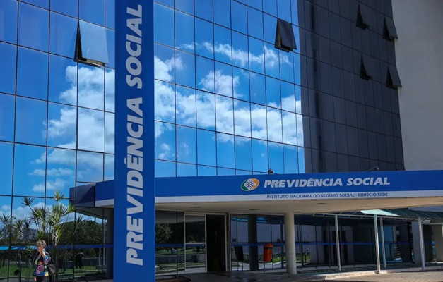Justiça bloqueia R$ 23,8 milhões de suspeitos de fraude contra INSS