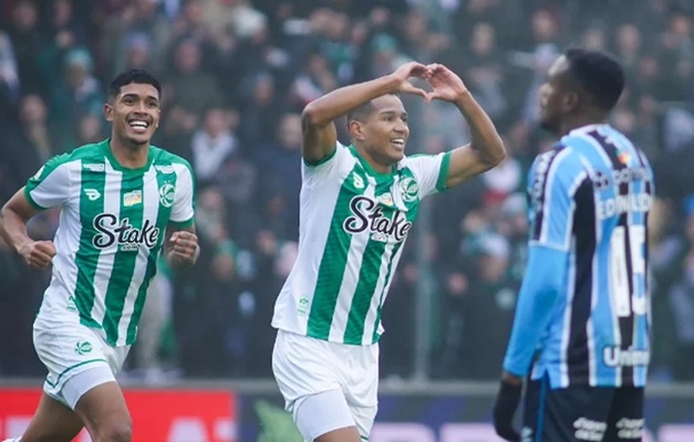 Juventude faz 3 a 0 em casa e mantém Grêmio na zona de rebaixamento do Brasileirão