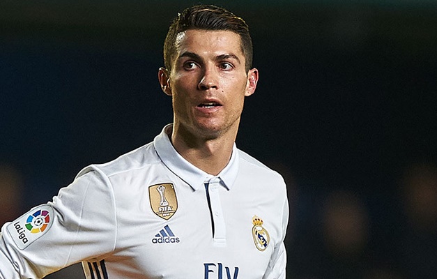 Juventus anuncia contrato de 4 anos com Cristiano Ronaldo