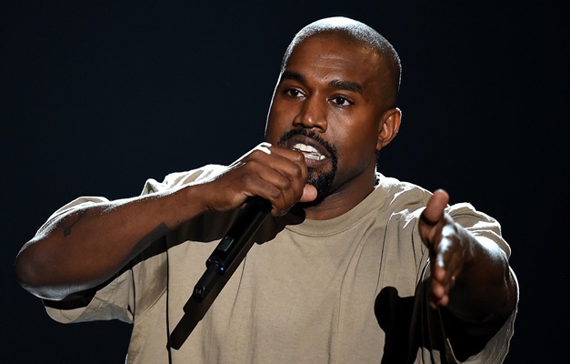 Kanye West causa polêmica com desfile e lançamento de álbum