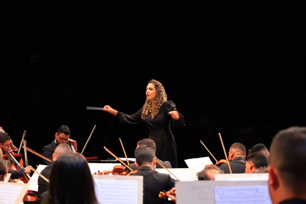 Katarine Araújo rege 1º concerto à frente da Orquestra Sinfônica de Goiânia