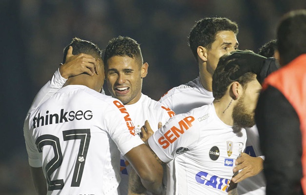 Kayke brilha e Santos vira sobre o Atlético-PR fora na Libertadores