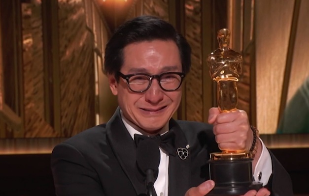Ke Huy Quan vence como melhor ator coadjuvante