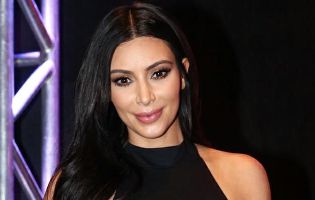 Kim Kardashian confirma que terceiro filho está a caminho