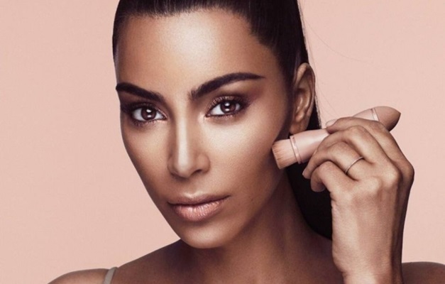 Kim Kardashian vendeu R$ 48 milhões em maquiagem em menos de 3 horas