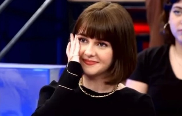 Klara Castanho chora ao falar sobre estupro e exposição forçada
