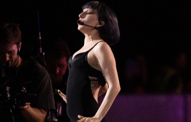 Lady Gaga aparece e faz passagem de som para mega show em Copacabana