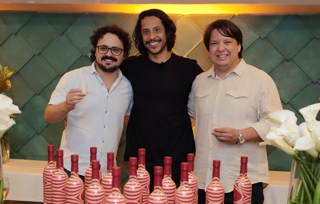 Lançamento de licor reúne convidados em noite de degustação em Goiânia