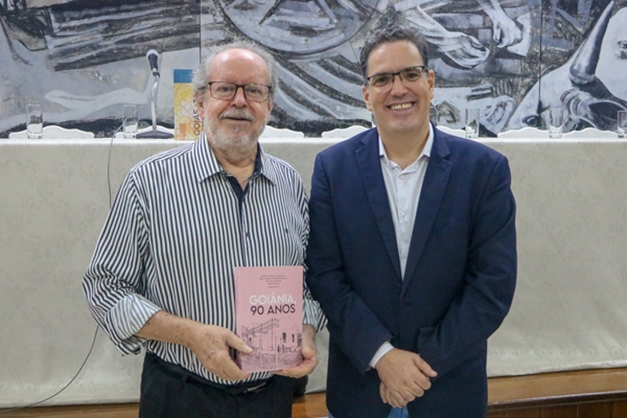 Lançamento de livro sobre os 90 anos de Goiânia reúne personalidades