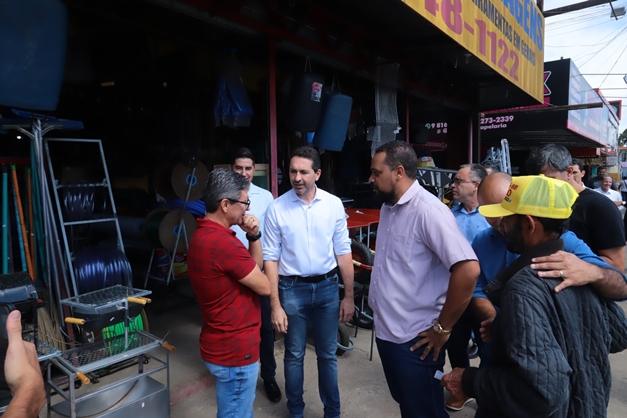 Leandro Vilela acompanha serviços do Mutirão de Aparecida de Goiânia