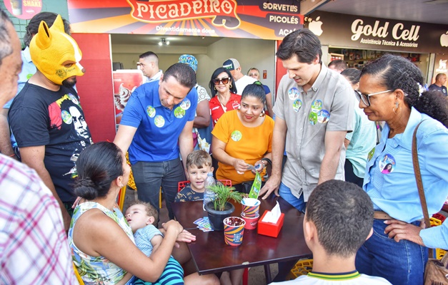 Leandro Vilela conversa com comerciantes e fala em desburocratizar Aparecida