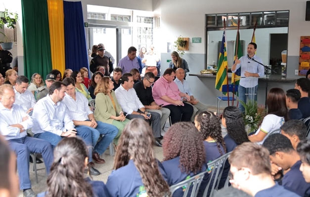 Leandro Vilela destaca avanços na educação em inauguração de colégio 