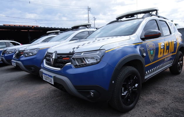 Leandro Vilela entrega novas viaturas da Guarda Civil Municipal em Aparecida